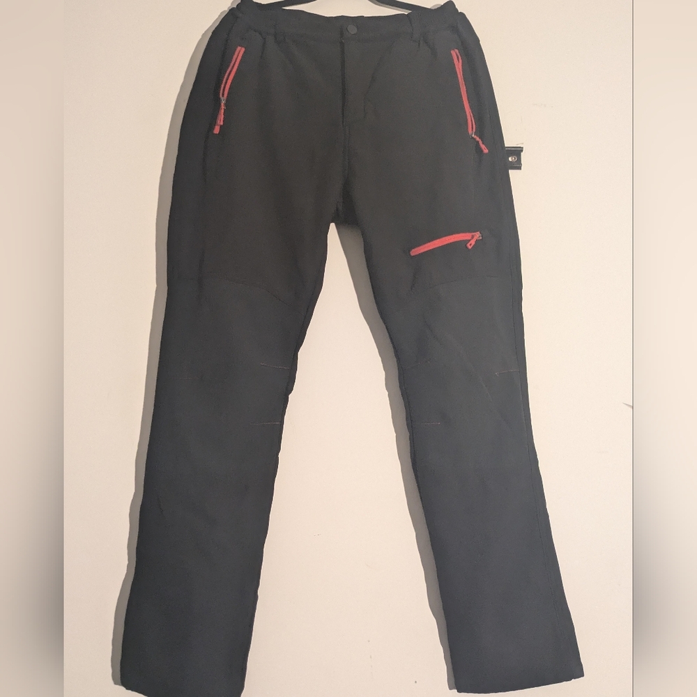 Insulated pants for skiing or winter